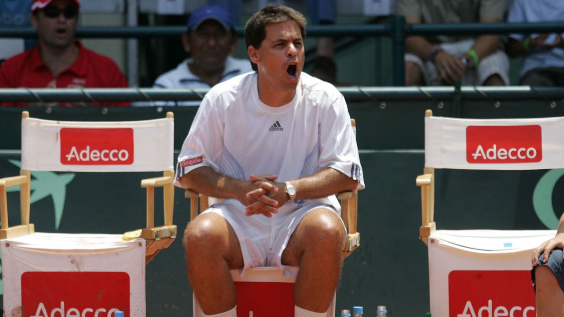 Jaime Yzaga logró una hazaña histórica el 6 de septiembre de 1994 al vencer a Pete Sampras, número uno del tenis mundial, en un partido de cinco sets en el US Open, poniendo en alto al tenis peruano. (Andina)