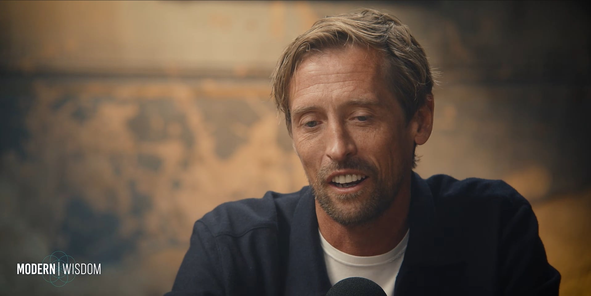 Crouch defiende disfrutar el camino y no obsesionarse con los resultados como clave para una vida plena tras el retiro (YouTube: Chris Williamson y That Peter Crouch Podcast)