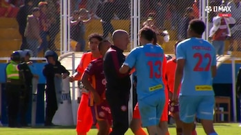 DT de Los Chankas encaró a Patrick Zubczuk por hacer tiempo y todo terminó en bronca con jugadores de Deportivo Garcilaso