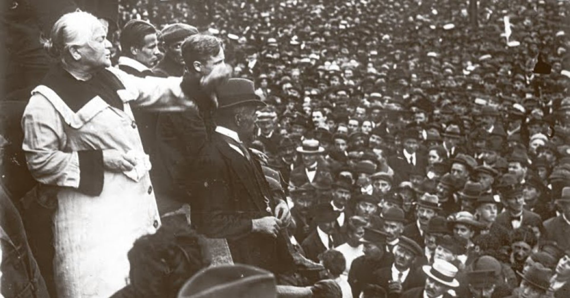 Clara Zetkin en un acto en Berlin, Alemania.