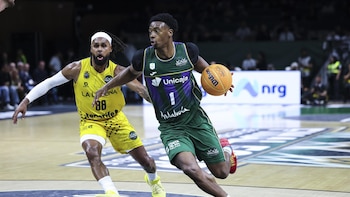 El Unicaja remonta a La Laguna Tenerife y queda tercero en la Champions League