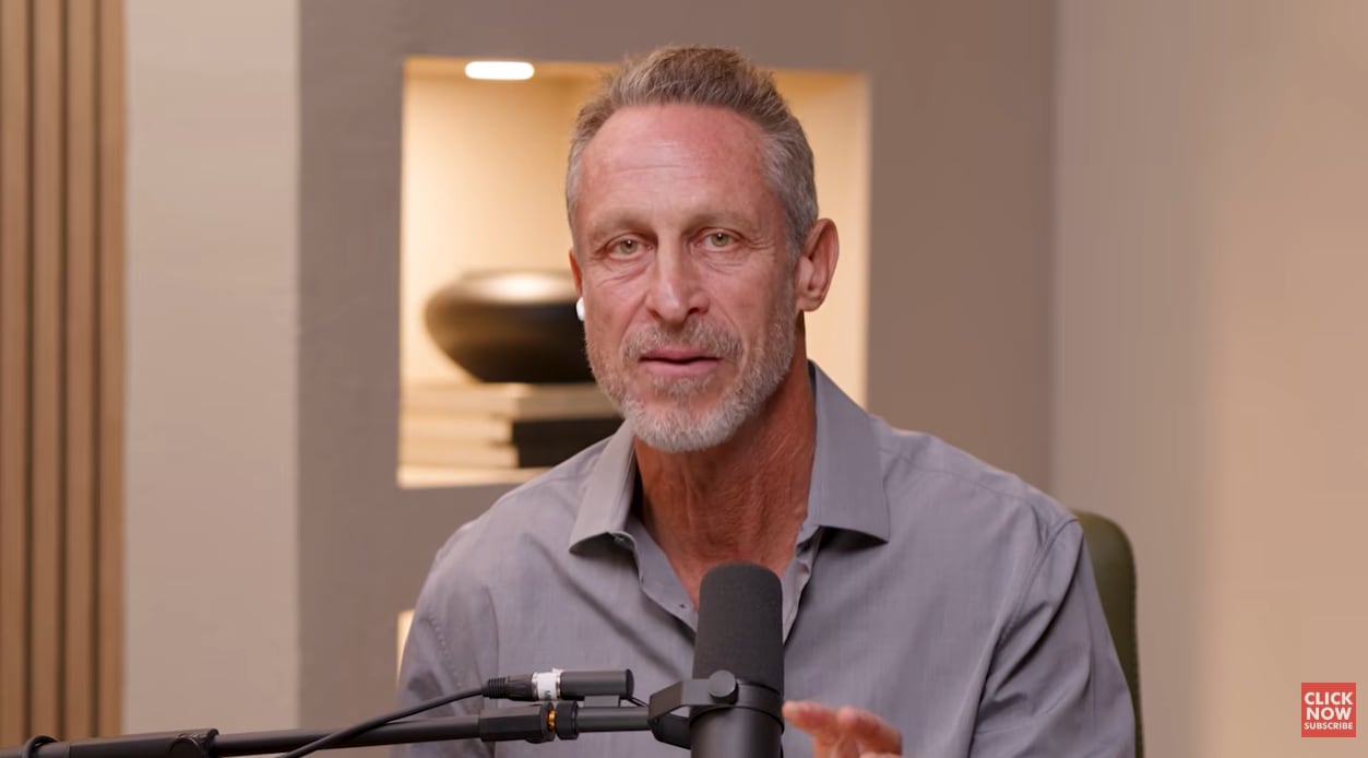 El microbioma intestinal y la enzima beta-glucuronidasa juegan un papel relevante en la reabsorción de estrógeno y la aparición de nuevas lesiones endometriósicas (YouTube: Mark Hyman, MD)