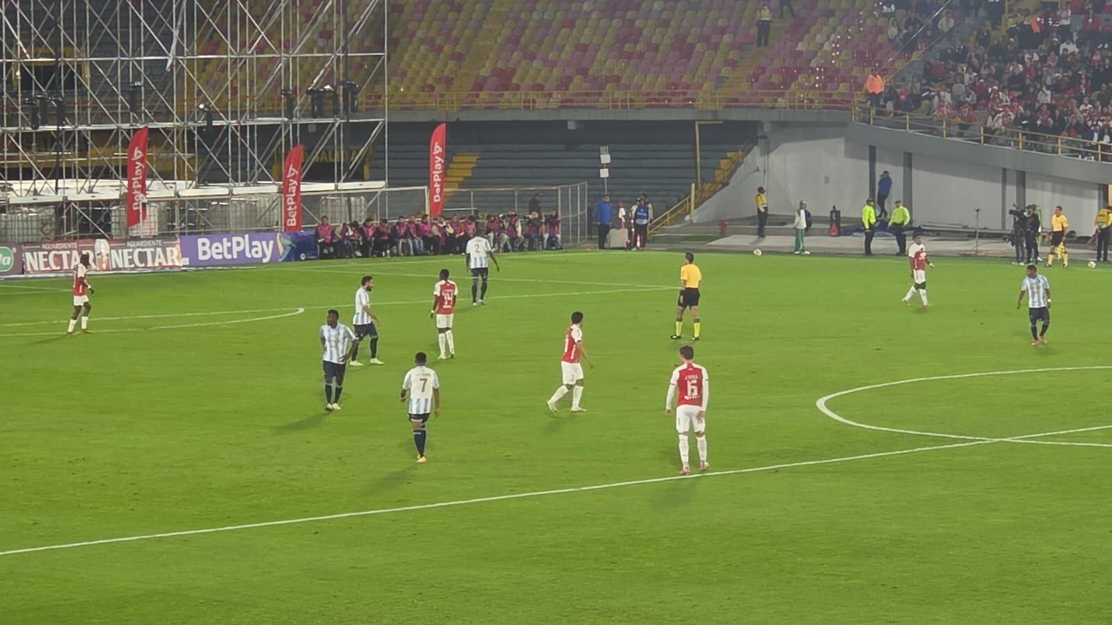 En media hora de partido, Tolima domina a Santa Fe y lo va ganando por 2-0 - crédito Alejandro Rodríguez/Infobae Colombia