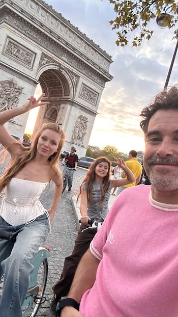 La escapada familiar de Nico Cabré junto a Rocío Pardo y Rufina a París