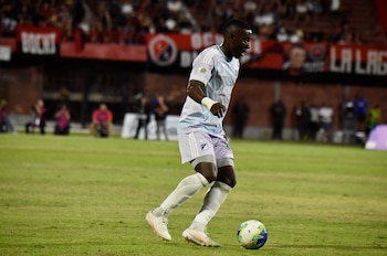 Millonarios trasladó en ambulancia a Samuel Martín desde el estadio General Santander para realizarle estudios médicos - crédito Colprensa