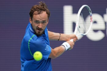 El ruso Daniil Medvedev devuelve