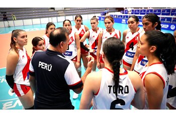 Martín Escudero y sus dirigidas