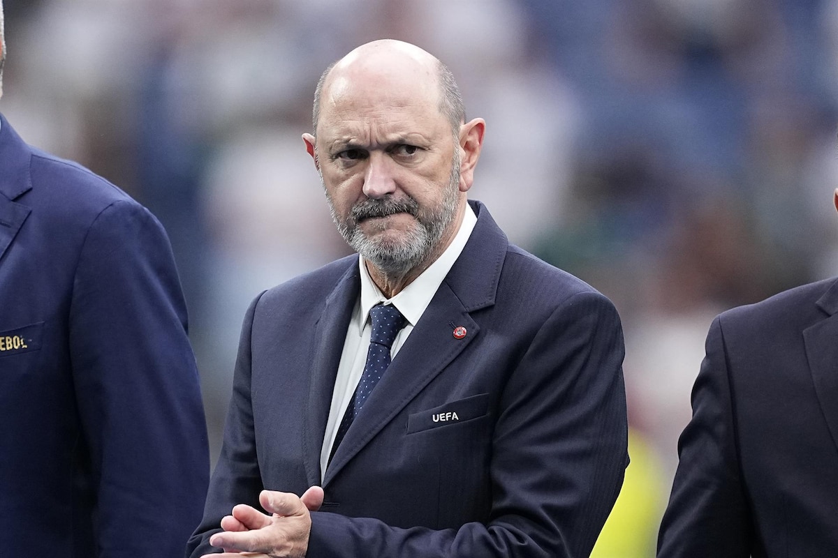 RFEF officials discussing the Espana-Mexico Sub-20 match relocation