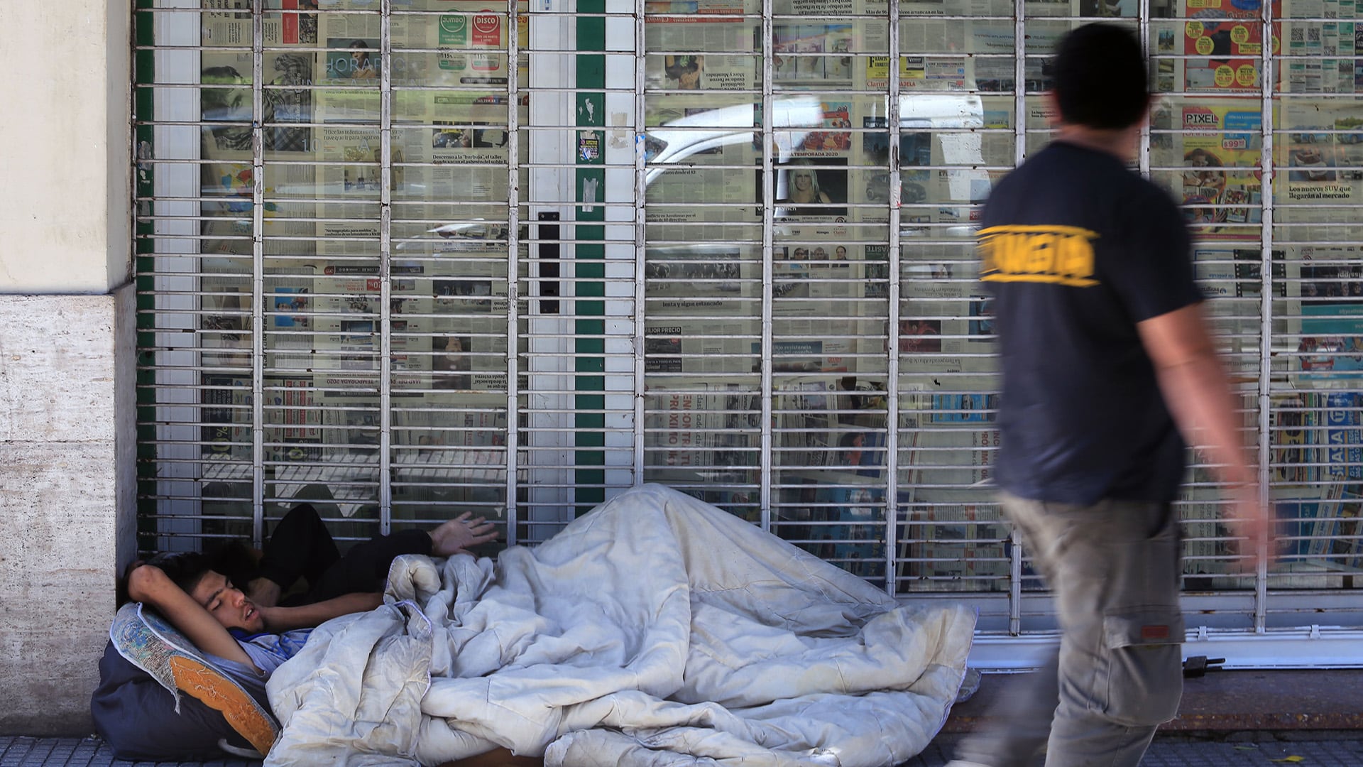 Pese a la baja, aún hay 2,8 millones de indigentes en el país (NA)