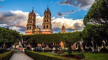 Generando pánico entre los testigos,