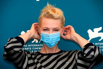 Cate Blanchett posa en el photocall del Festival de Venecia. EFE/EPA/CLAUDIO ONORATI