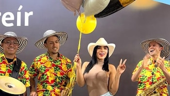 A Karina García la recibieron