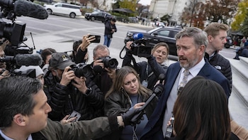 El congresista republicano Massie inicia un proceso de 'impeachment' contra Pete Hegseth por la guerra de Irán