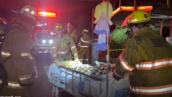 Héroes de madrugada: Bomberos y enfermeros evacúan a 61 adultos mayores tras incendio en asilo de Costa Rica
