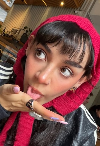 La aclaración de Sofía Castro sobre la cirugía y los in-ears que recomendó en su video viral - crédito @sofiaalcastro/IG