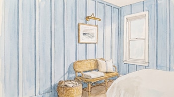 Representación en acuarela de un rincón de habitación con paredes de paneles azules verticales. Se observa un banco de mimbre, un cojín, una cesta, un cuadro y una ventana.