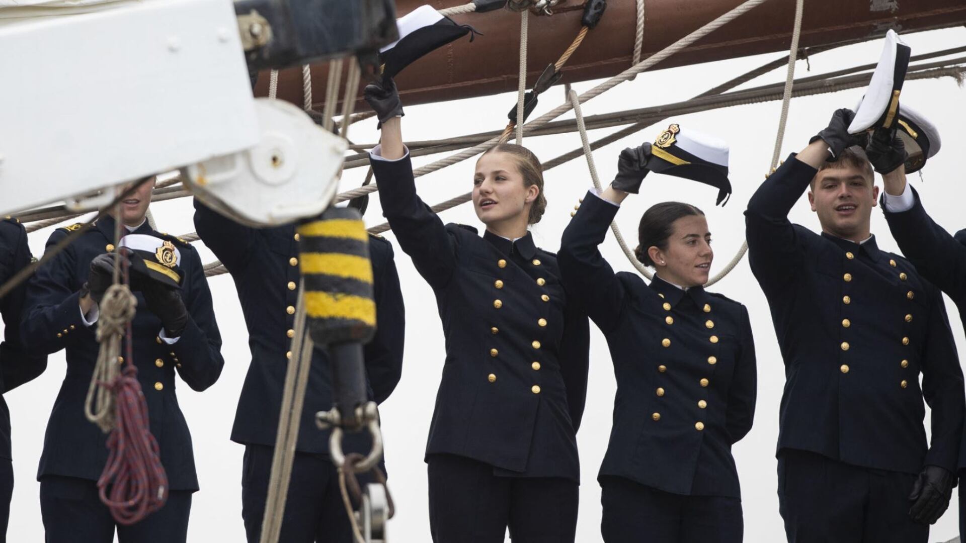 La princesa Leonor llegó al Perú a bordo del buque Juan Sebastián de Elcano  y fue recibida con una salva de cañonazos - Infobae