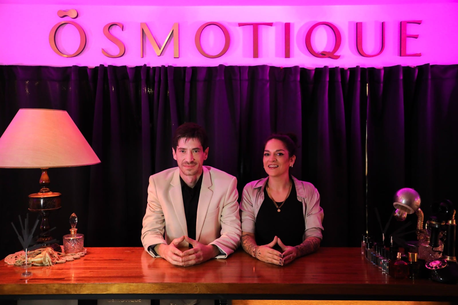 Nina Lamaison y su pareja Fabricio Croter en el estudio de Osmotique