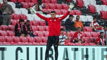 Alex Padilla se lesiona con