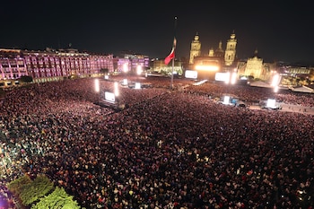 Miles de personas llenan la
