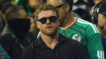 Canelo Álvarez recibe dura critica de un legendario expromotor de boxeo: “Pertenece al campo de golf”