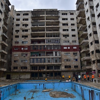 El deterioro del edificio Riomar en La Habana refleja la crisis habitacional y económica que atraviesa Cuba. (Foto cortesía Cuba Net)