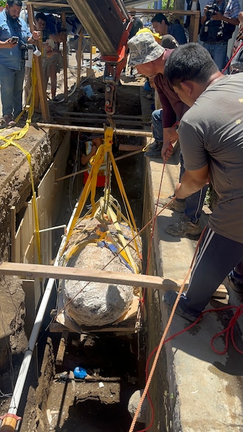 Desentierro de Osamentas humanas históricas en Antiguo Cuscatlán.