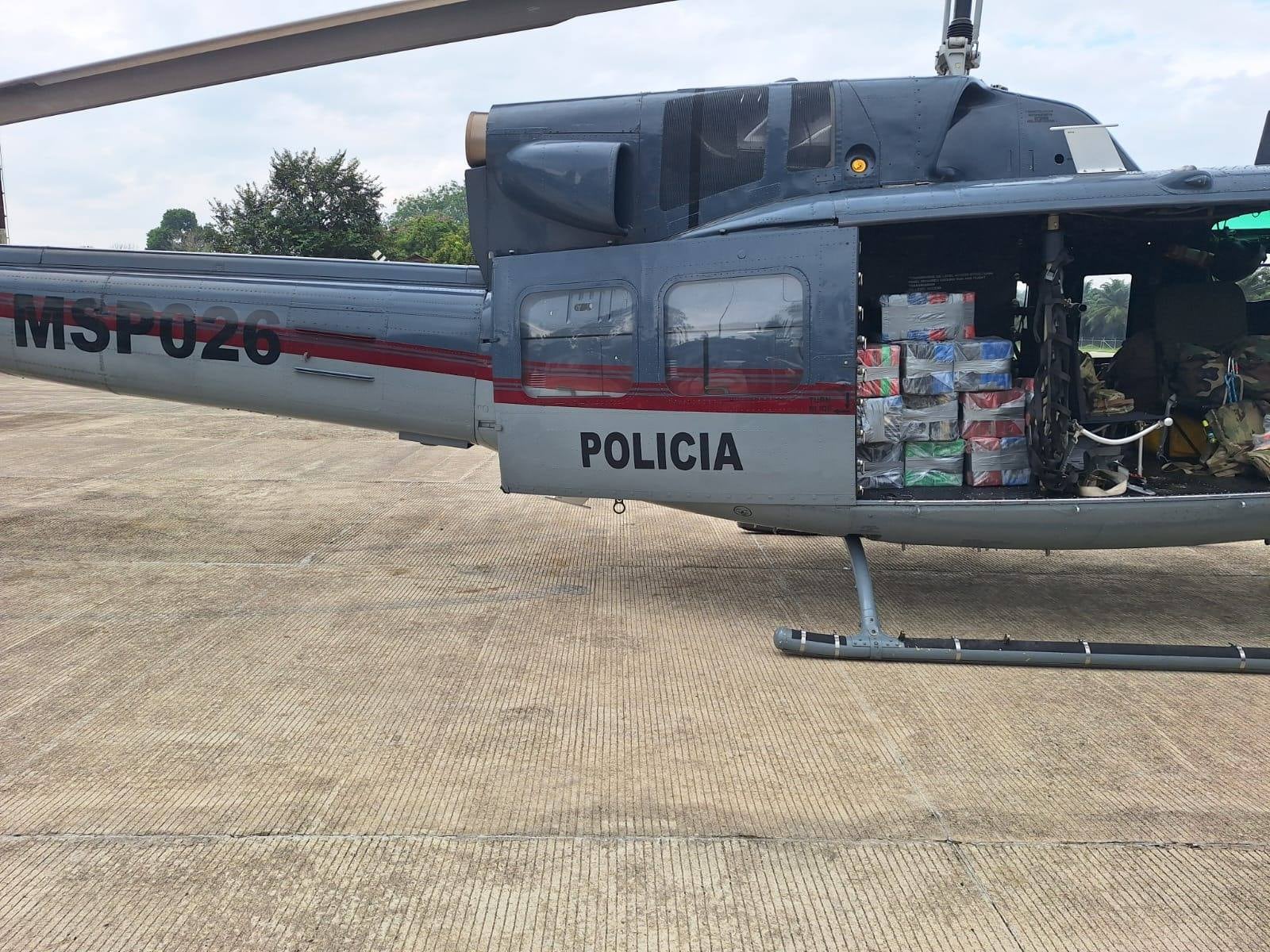 Operativo internacional en Zona Sur de Costa Rica culmina con el decomiso de una aeronave usada para tráfico de cocaína y 205 paquetes de droga. (Cortesía: Ministerio de Seguridad Pública)