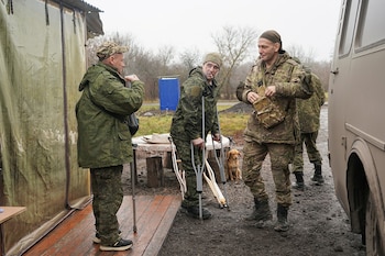 Soldados heridos que se dirigen