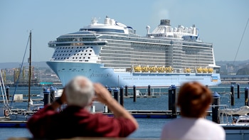 Nueve cruceros harán escala en A Coruña y desembarcarán a 25.000 turistas para ver el eclipse: es el 10% de la población de la ciudad, donde la noche en hotel cuatriplica el precio habitual