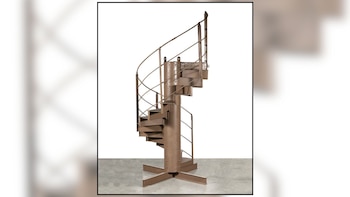 El tramo de escalera de la Torre Eiffel que se ha subastado en París (@artcurial__)