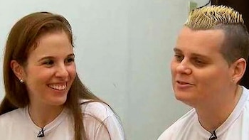 En octubre de 2014 Suzane anunció su matrimonio con otra detenida, Sandra Regina Ruiz Gomes, sentenciada a prisión por el secuestro y muerte de una adolescente (captura de tevé)