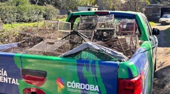 En distintas casas de la