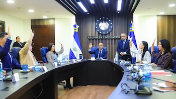 El Salvador: Estudian reformas para dar representación a la diáspora y cambiar la designación en el Tribunal Supremo Electoral