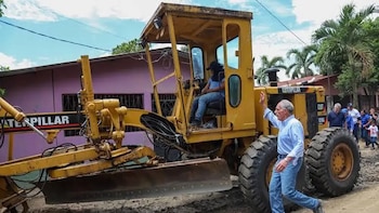 Gobierno de Honduras anuncia entrega histórica de maquinaria a las 298 alcaldías para fortalecer obras y atención comunitaria