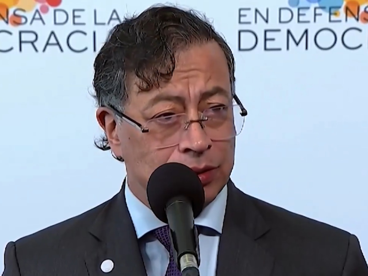 Gustavo Petro pidió paz en Medio Oriente y transición energética mundial en medio de la Cumbre de la Defensa de la Democracía en Barcelona - Infobae