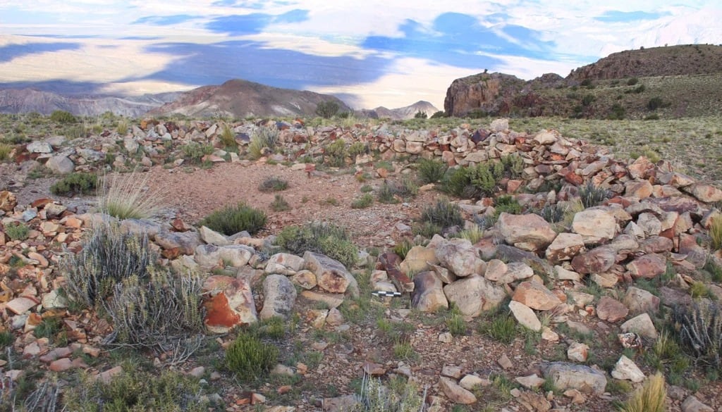 Un conjunto de muros de piedra y recintos en la cordillera mendocina es investigado por el equipo de ArqueoAndes