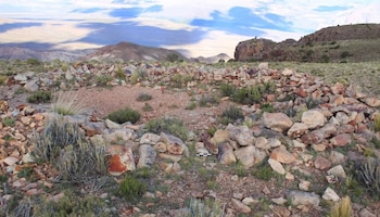 Un conjunto de muros de piedra y recintos en la cordillera mendocina es investigado por el equipo de ArqueoAndes
