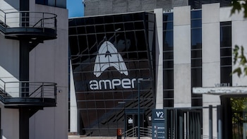 Amper gana un 77% menos hasta junio por menores atípicos, a la espera de participar en proyectos de Defensa