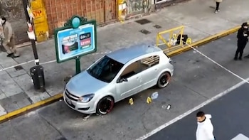 Misterio en Balvanera: encontraron seis vainas servidas junto a un auto con manchas de sangre