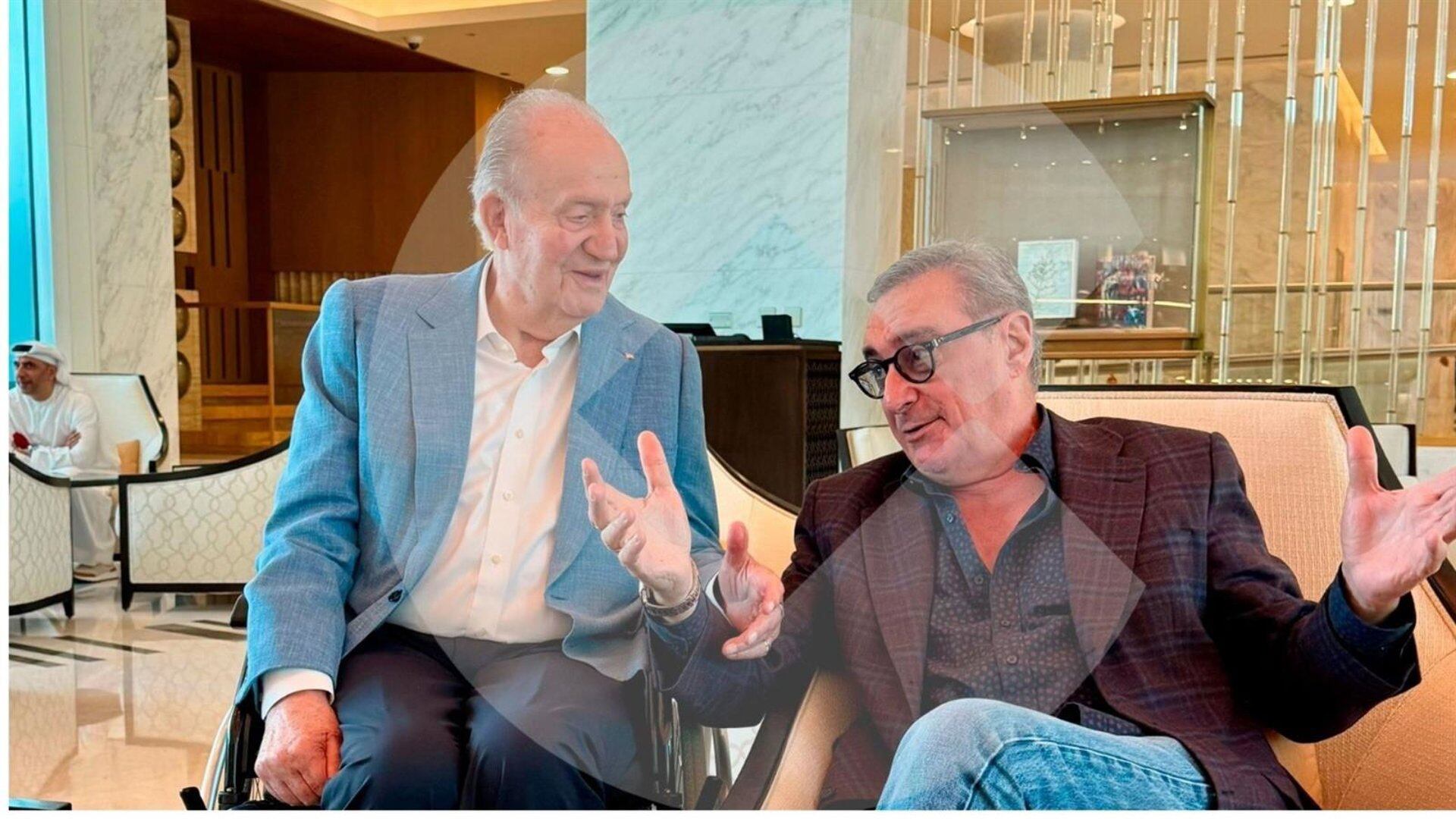 El rey Emérito, Juan Carlos I, y el comunicador Carlos Herrera. (COPE).