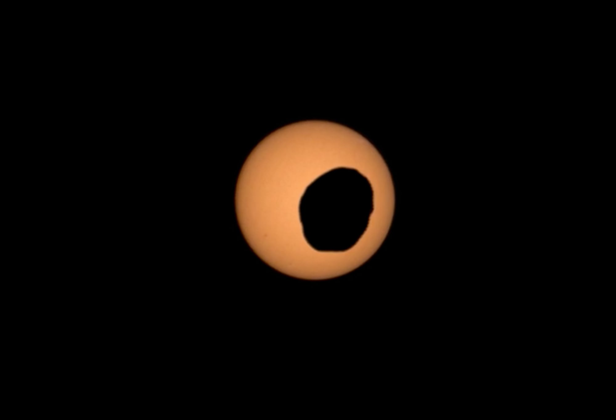 El rover Perseverance de la NASA registró un nuevo tránsito de Fobos frente al Sol en Marte el 12 de agosto de 2026.