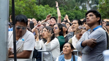 Final del Mundial 2026 en Lima: Hinchas peruanos y extranjeros con la camiseta de España y Argentina