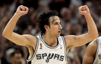 La llegada de jugadores internacionales como Manu Ginóbili reforzó la presencia global de la NBA y diversificó el juego (REUTERS/Lucy Nicholson)