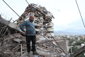 La búsqueda por Argemiro Antolínez también incluyó reportes sobre William Antolínez, desaparecido tras la emergencia sísmica, sin confirmación de parentesco ni nacionalidad - crédito Pedro Mattey/AP