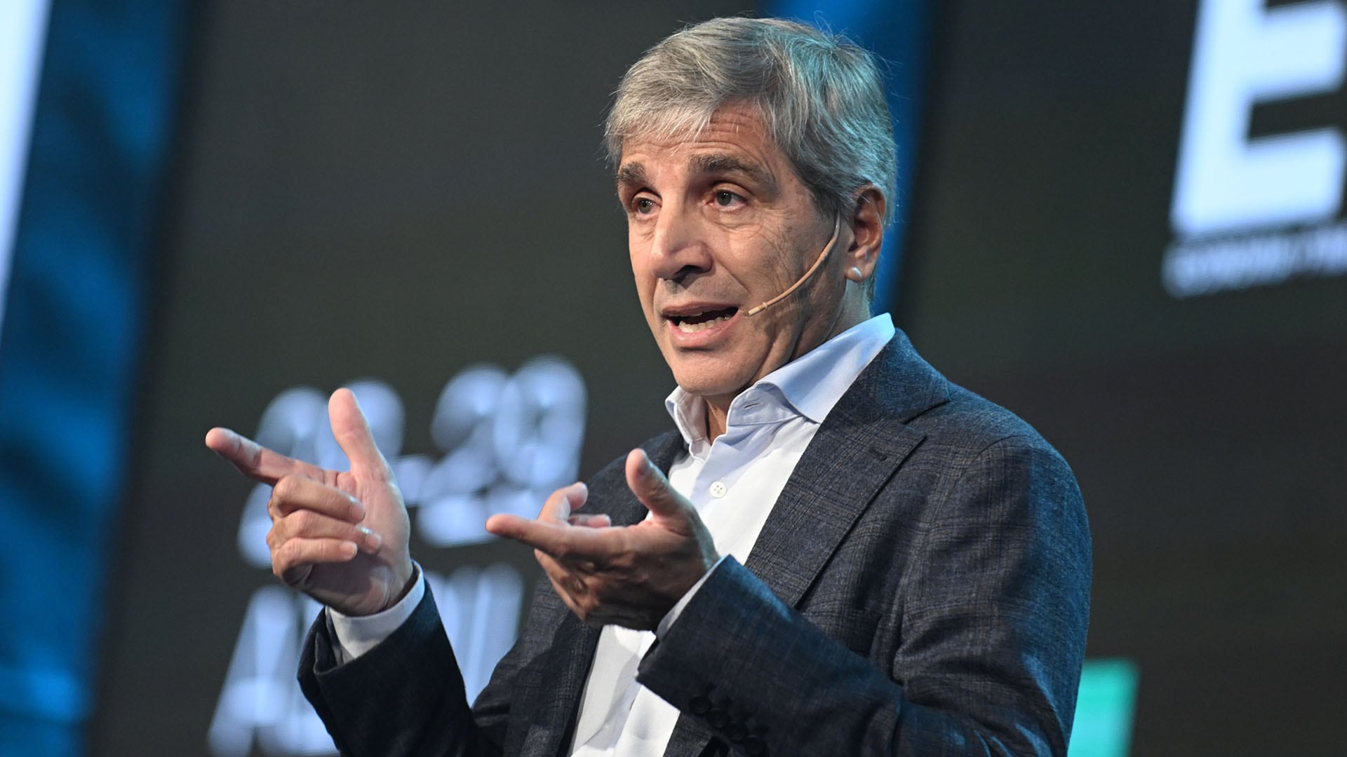 El ministro de Economía, Luis Caputo, consiguió USD 700 millones con la primera subasta del Bonar 2027 y Bonar 2028.