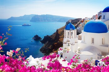 Machu Picchu en la ‘lista negra’ del turismo: entra en ranking internacional de destinos que “no valen la pena visitar” 9 Santorini, en Grecia (Adobe Stock).