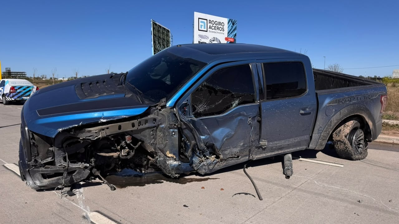 El impactante estado en el que quedó la camioneta que está a nombre de Gastón Ávila