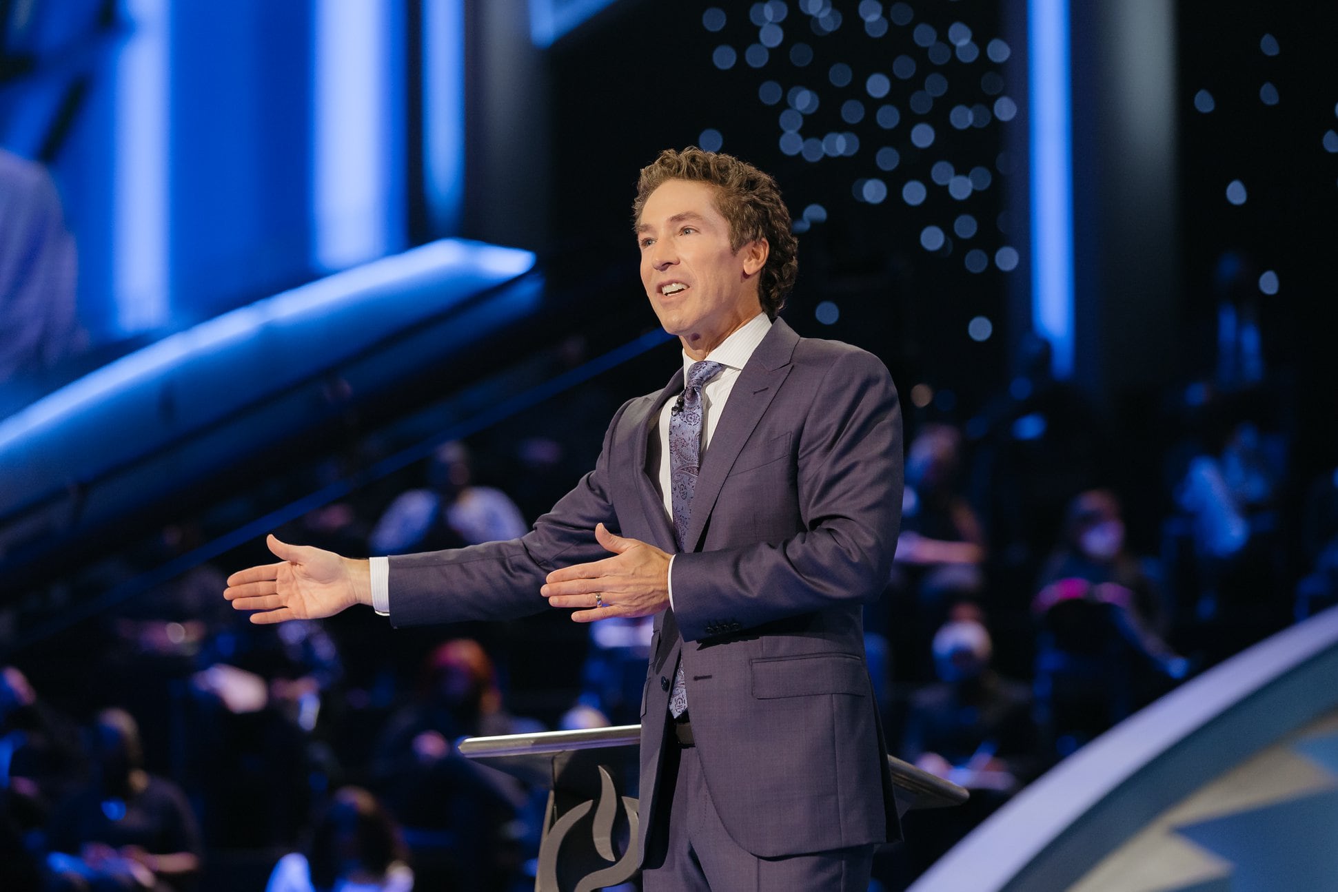 El pastor Joel Olsen: