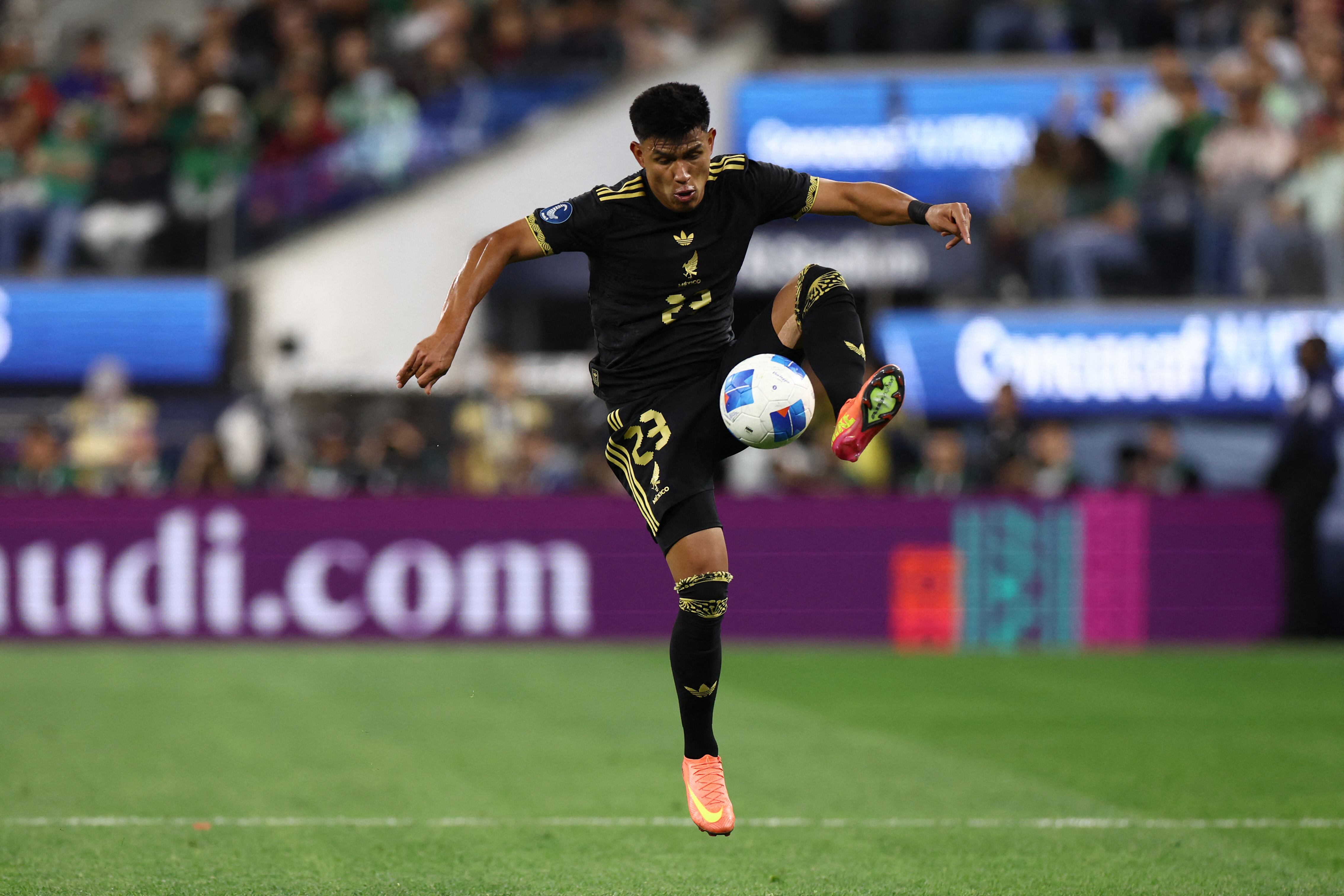 Chivas busca nuevamente a Jesús Gallardo como su refuerzo.. Mandatory Credit: Jessica Alcheh-Imagn Images